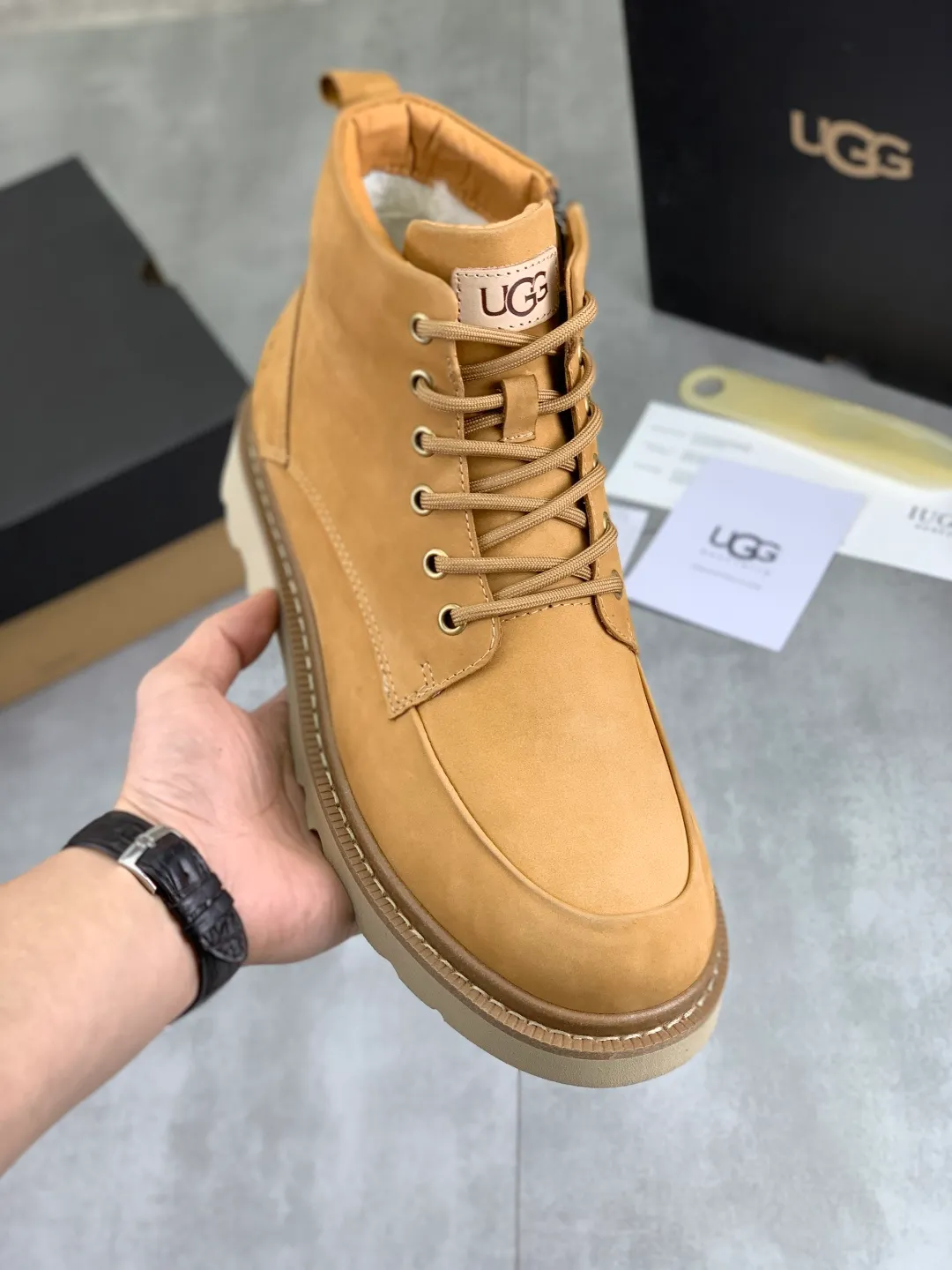 Men's men's shoes P620 New arrival🆕🆕🆕 IUGGI Men's British retro Martin boots Winter new men's outdoor hiking boots First layer of cowhide on the outside Wool on the inside Comfortable and warm Rubber sole sole Non-slip and firm Trendy and fashionable Casual and versatile Size: 39-44 (customized for 45) Color: two colors